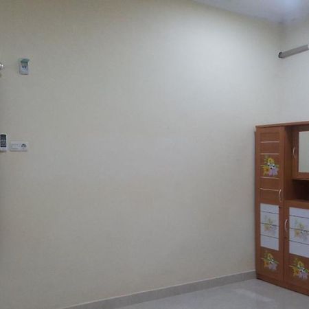 Penginapan Aisya Toa Daeng Makassar Exteriör bild